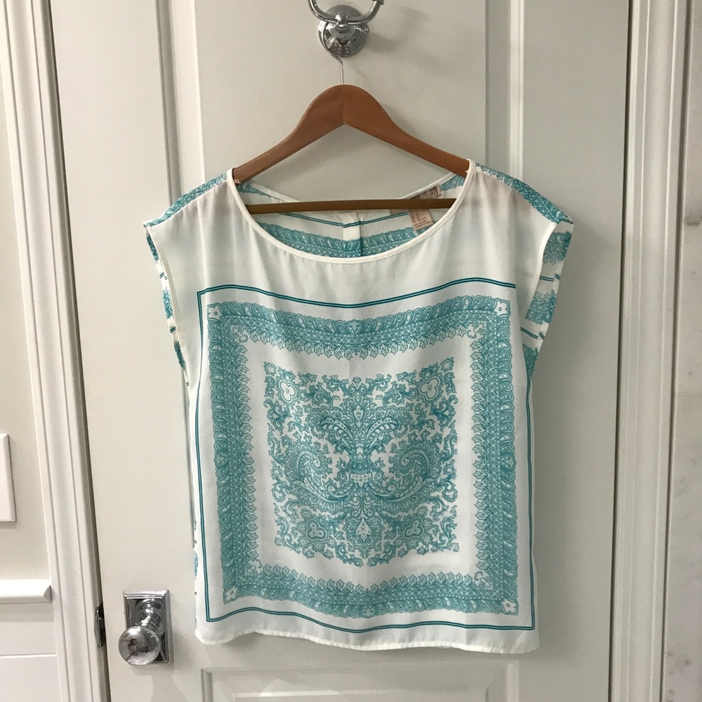Forever 21 top.  Adorable gold buttons. Size XS